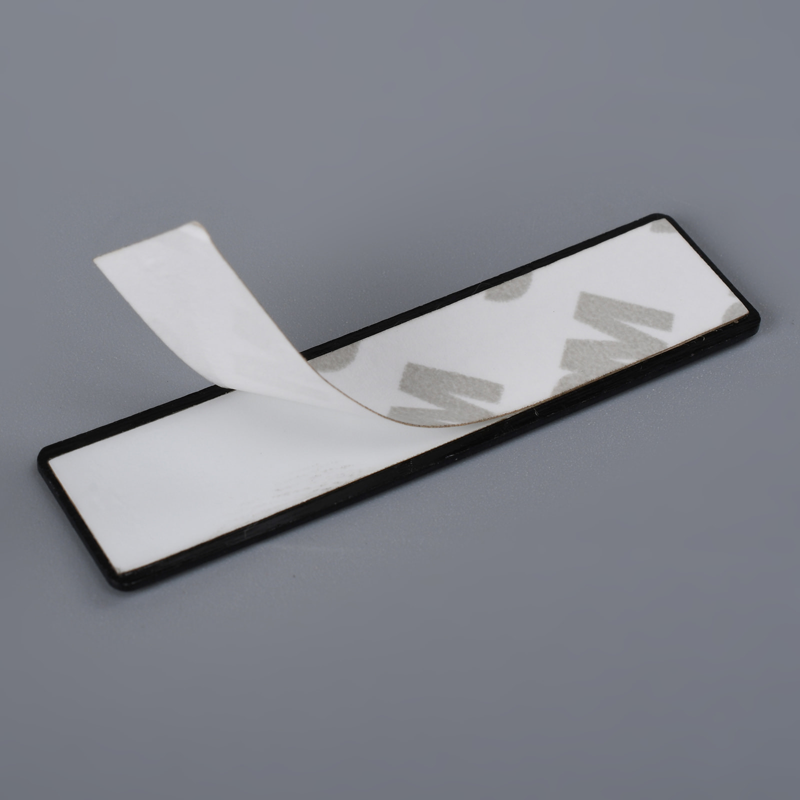 Бирка из матового алюминия с 3D тиснением